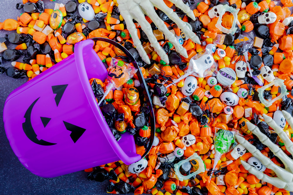 5-halloween-pet-safety-tips-treats